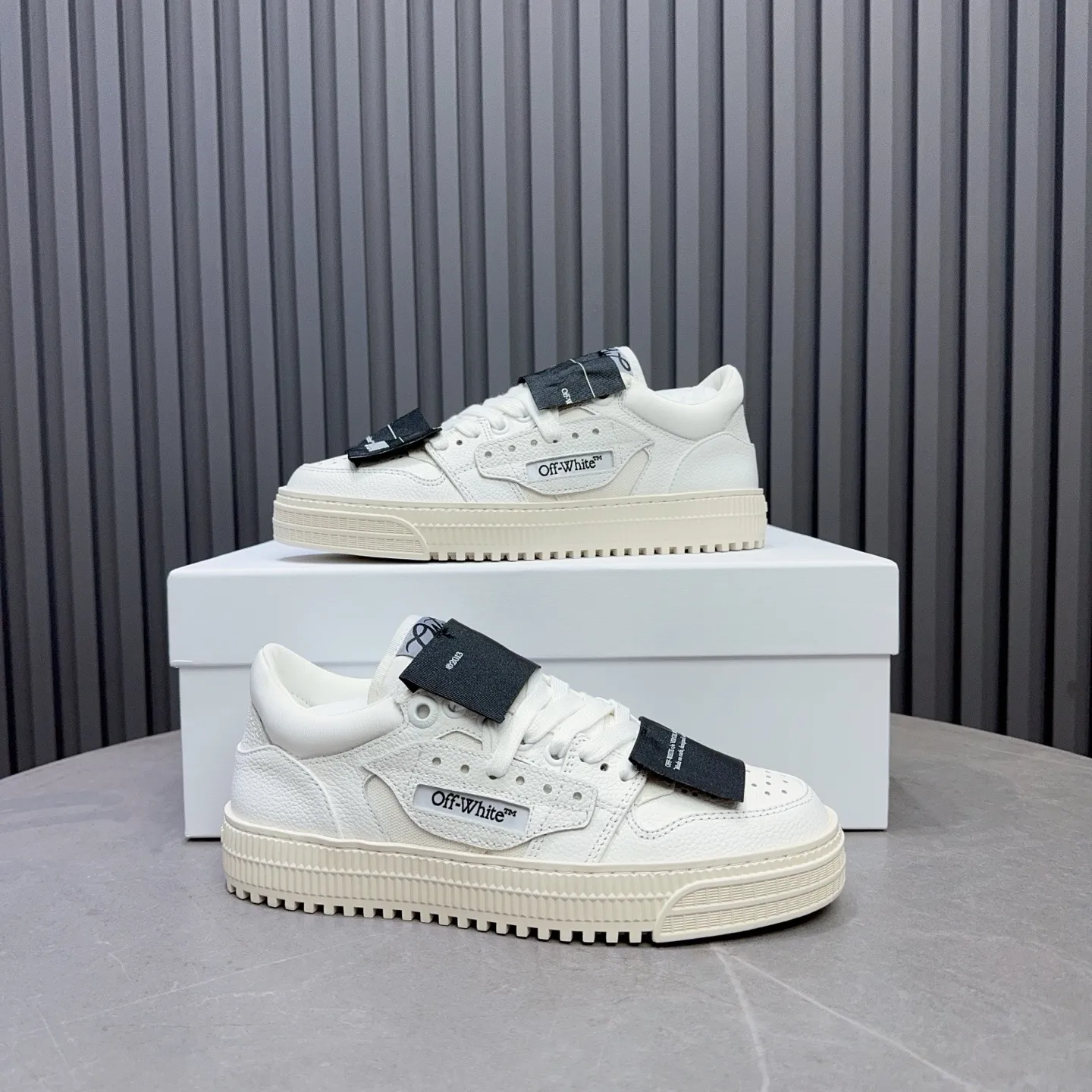 P760 OFF WHITE⚡️Couple model⚡️35-40 women’s model 39-46 men’s model